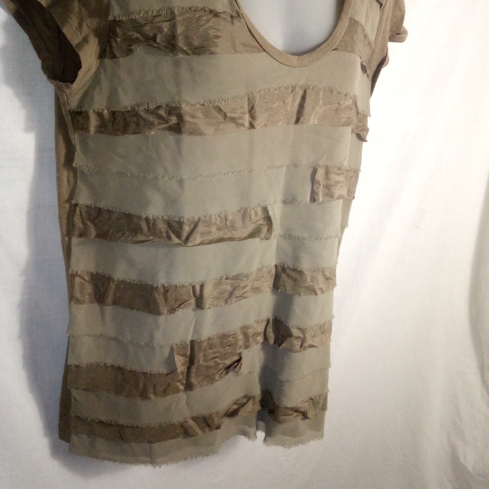 LOFT OLIVE GREEN RUFFLE TOP SIZE L - Picture 3 of 5